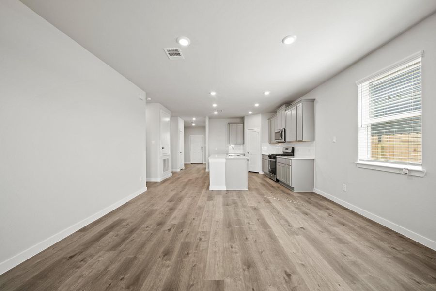 Spacious, unfurnished interior of a new home in Russell Ranch, Bay City (Image 22).