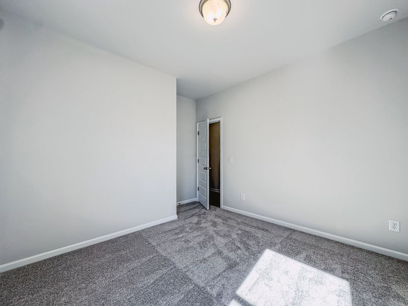 Representative unfurnished interior of a home built from the The Hampton by Smith Douglas Homes in Enclave at Willis, Willis (Image 27).