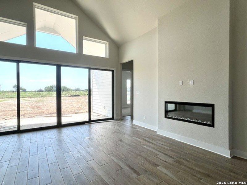 Spacious, unfurnished interior of a new home in Sienna Lakes, San Antonio (Image 7).