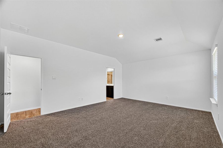 Spacious, unfurnished interior of a new home in Windstone on the Prairie, Richmond (Image 33).
