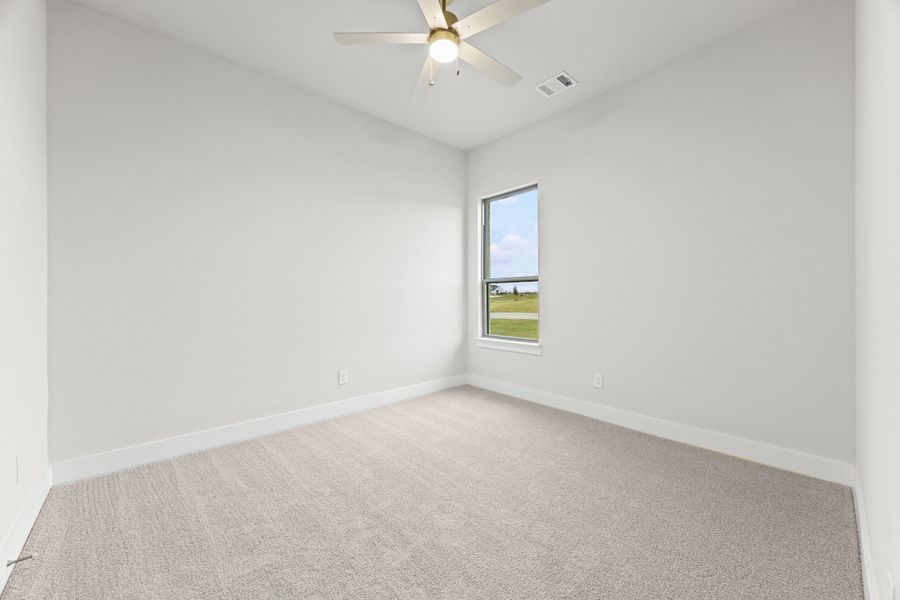 Spacious, unfurnished interior of a new home in Tuscan Estates, Waxahachie (Image 28).
