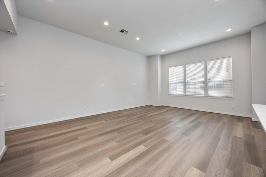 Spacious, unfurnished interior of a new home in Fulton Crossing, Houston (Image 11). Spacious, unfurnished interior of a new home in Fulton Crossing, Houston (Image 11).