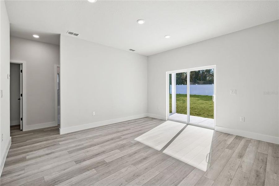 Spacious, unfurnished interior of a new home in , Dunnellon (Image 14).