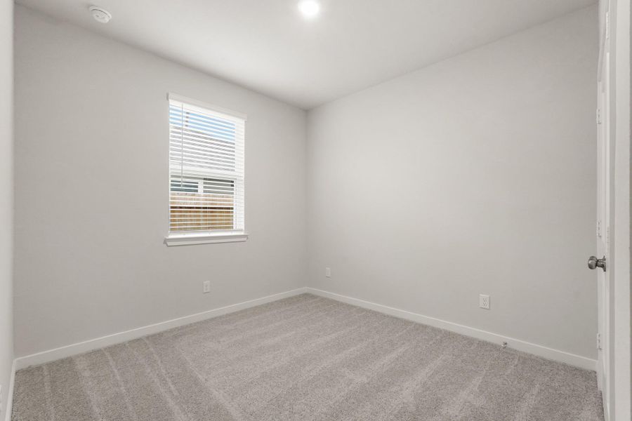 Spacious, unfurnished interior of a new home in Valor Park, Bay City (Image 13).