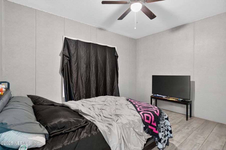 Furnished interior view inside a new home in , Middleburg (Image 14).