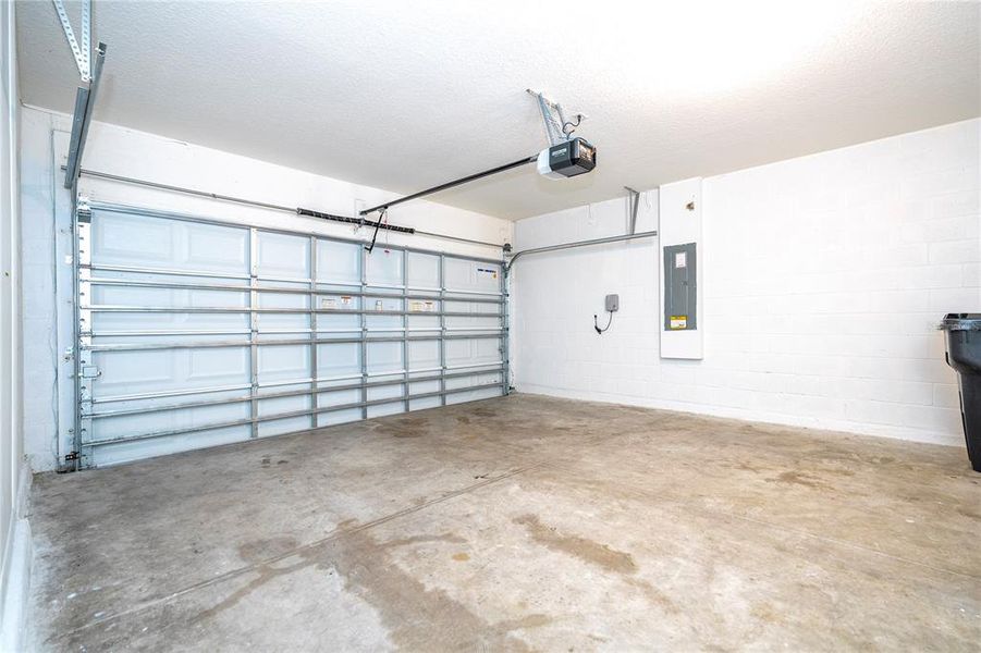 Spacious, unfurnished interior of a new home in Astonia, Davenport (Image 38).