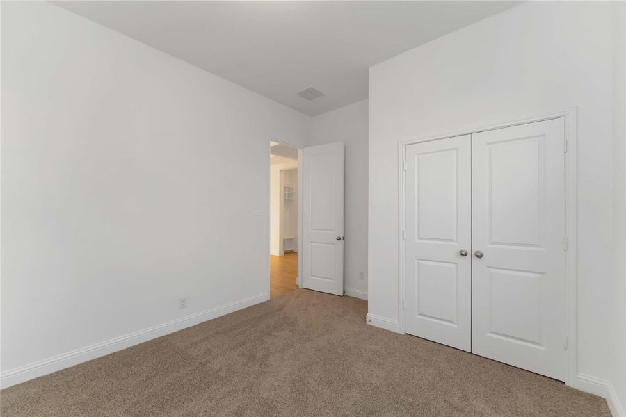 Spacious, unfurnished interior of a new home in Arabella on the Prairie, Booth (Image 18).