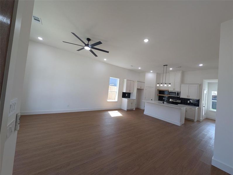 Spacious, unfurnished interior of a new home in , Greenville (Image 17).