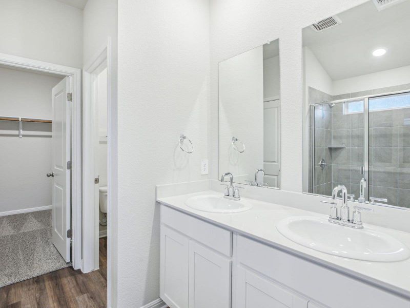 Photo is not of the actual home, but is an inspirational photo of builder’s model home and may depict options, furnishings, and/or decorator features that are not included Photo is not of the actual home, but is an inspirational photo of builder’s model home and may depict options, furnishings, and/or decorator features that are not included