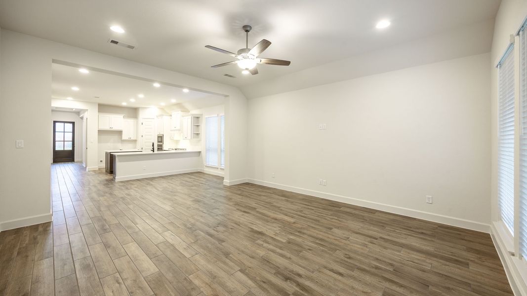 Spacious, unfurnished interior of a new home in The Colony, Bastrop (Image 18).