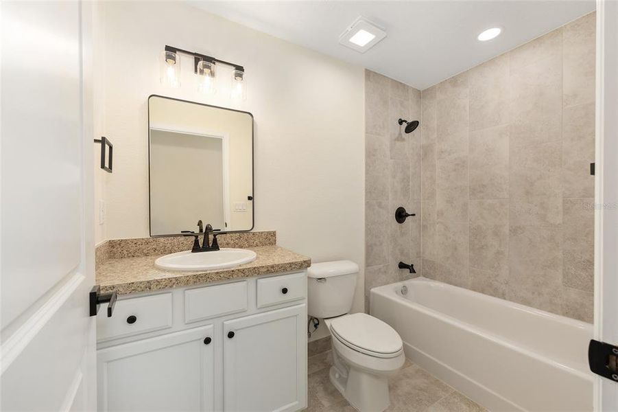 Furnished interior view inside a new home in , Dunnellon (Image 12).