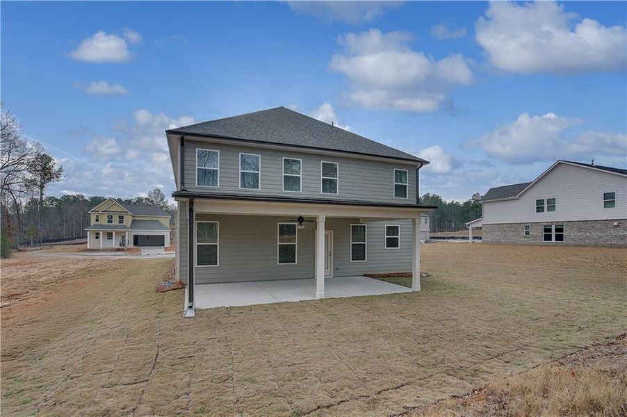 Exterior details and patio area of a home in Hamilton Lakes, Lawrenceville (Image 18).