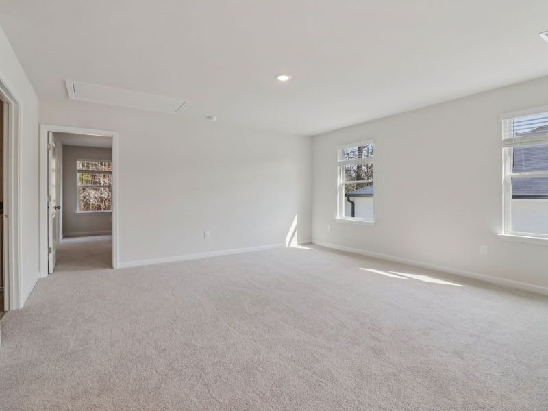 Spacious, unfurnished interior of a new home in Ivey Township, Dallas (Image 15).