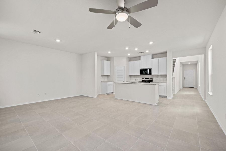 Spacious, unfurnished interior of a new home in Sonterra - Cool Water, Jarrell (Image 25).