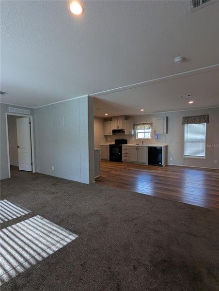 Spacious, unfurnished interior of a new home in , Lake Wales (Image 26).