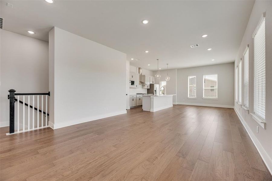 Spacious, unfurnished interior of a new home in Collin Creek, Plano (Image 7). Spacious, unfurnished interior of a new home in Collin Creek, Plano (Image 7).