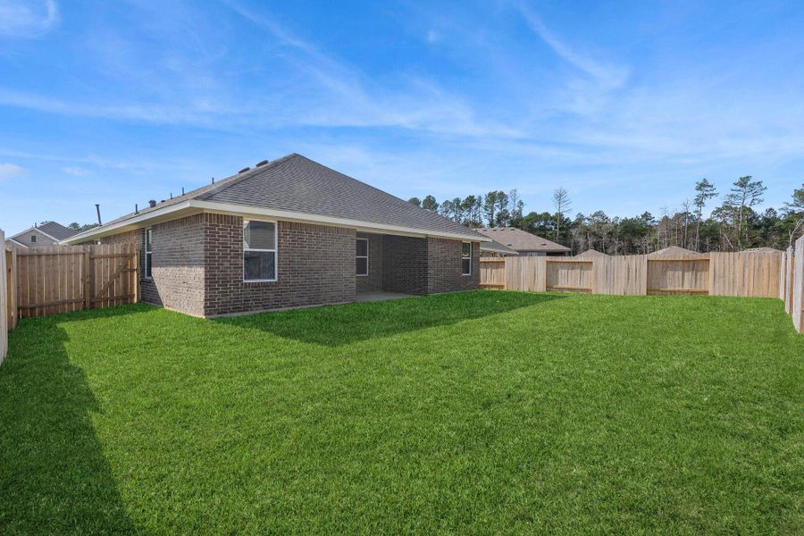 Exterior details and patio area of a home in Grand Oaks Reserve, Cleveland (Image 3).