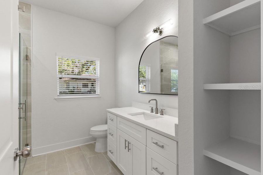 Furnished interior view inside a new home in , Plant City (Image 10).