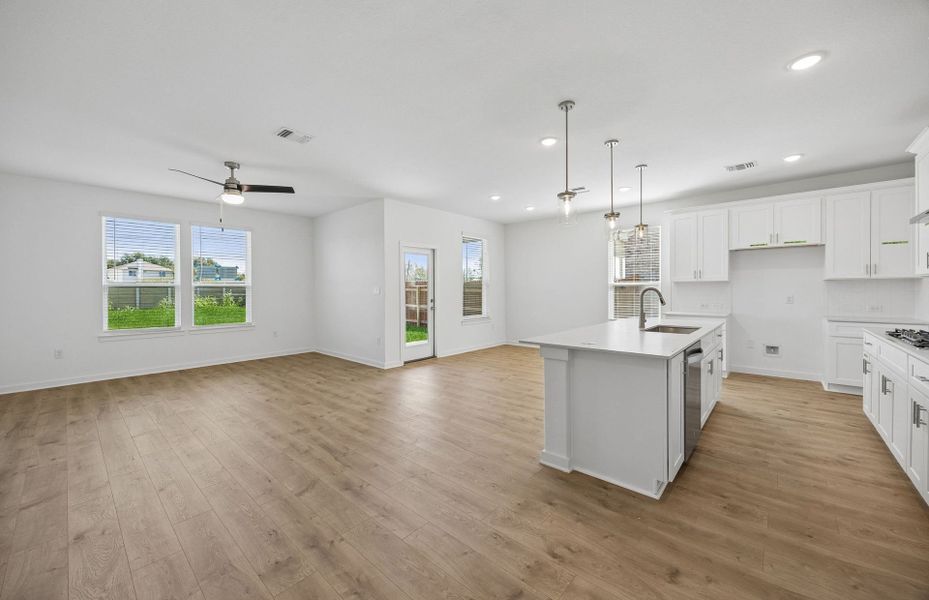 Spacious, unfurnished interior of a new home in Lagos, Manor (Image 22).