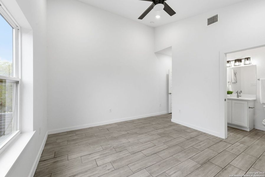 Spacious, unfurnished interior of a new home in , San Antonio (Image 19).