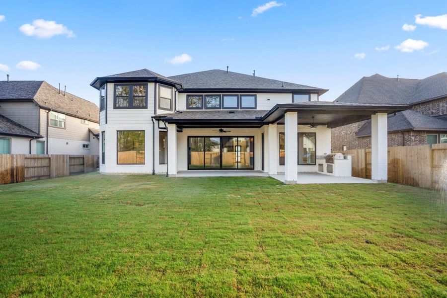 Exterior details and patio area of a home in ARTAVIA 70′ Lots, Conroe (Image 27).