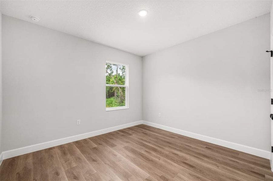 Spacious, unfurnished interior of a new home in , Sebring (Image 7).