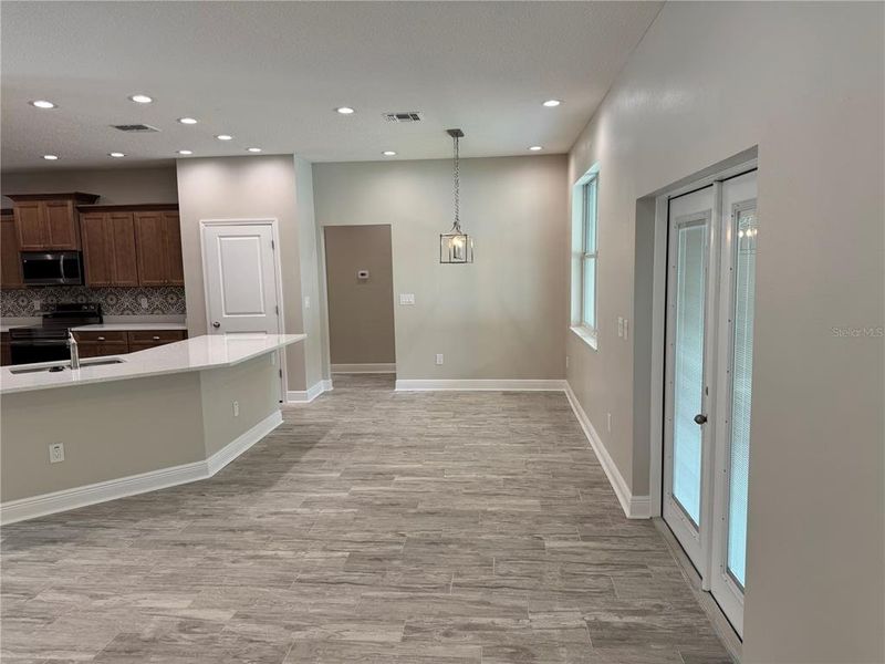 Spacious, unfurnished interior of a new home in , Dade City (Image 65).