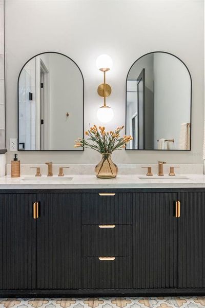 Close-up of interior finishes inside a home in College Park, Orlando (Image 19).