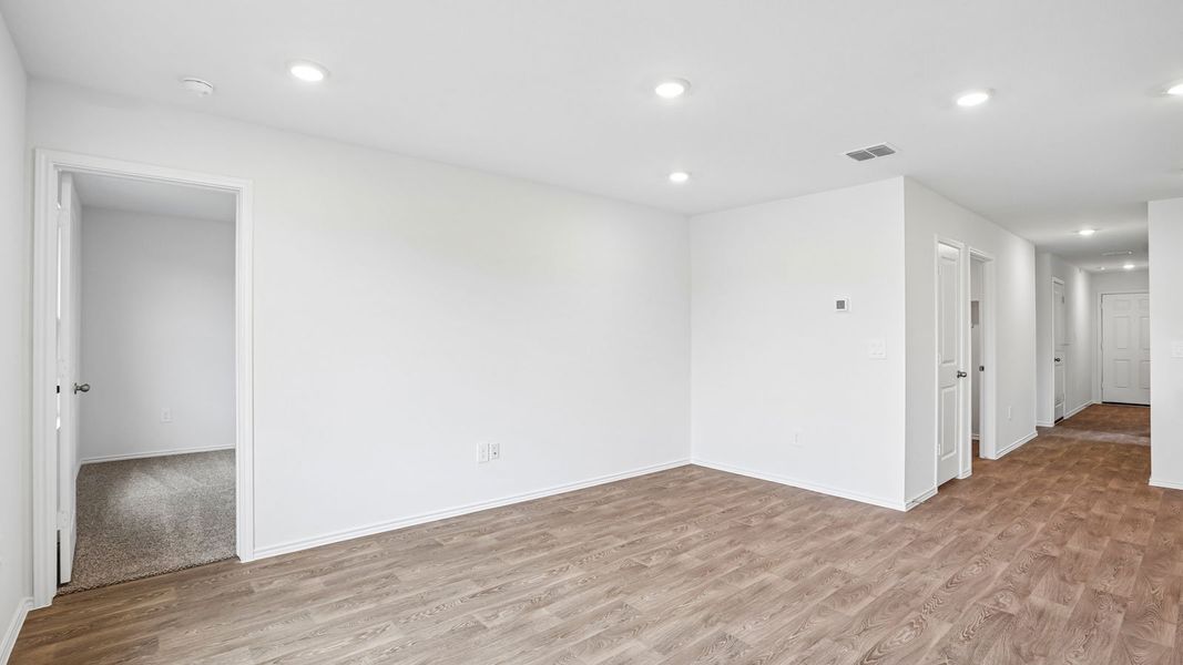 Spacious, unfurnished interior of a new home in Talavera, Kyle (Image 13).