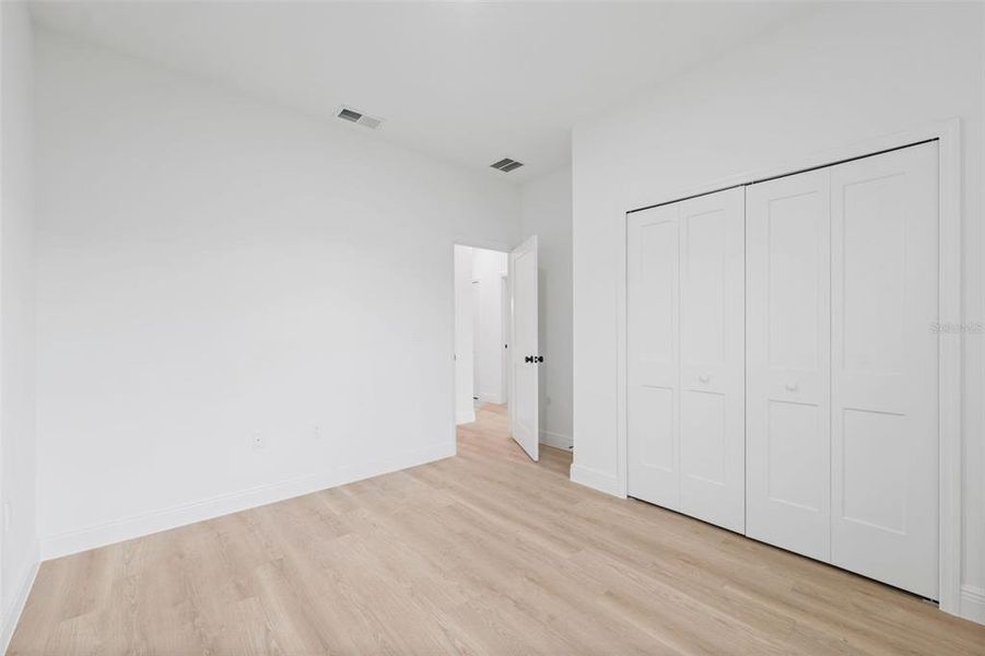 Spacious, unfurnished interior of a new home in , Ocala (Image 27).