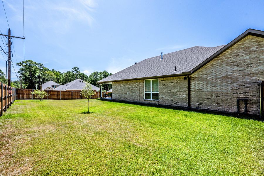 Large, fully fenced yard Large, fully fenced yard