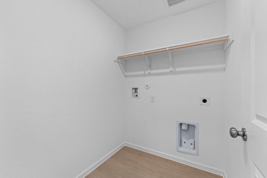 Spacious, unfurnished interior of a new home in Friendship Oaks, Fredericksburg (Image 11).