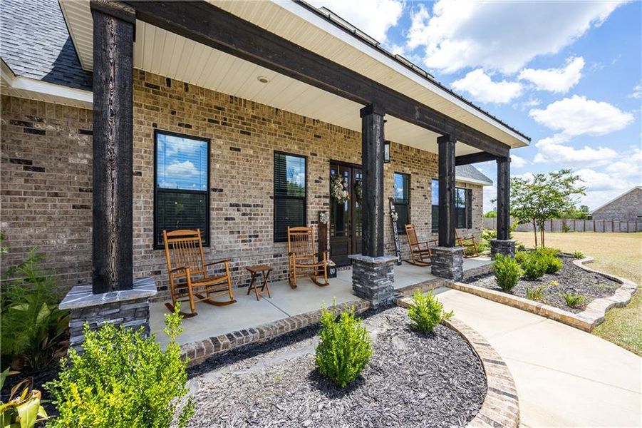 Exterior details and patio area of a home in , Kathleen (Image 28).