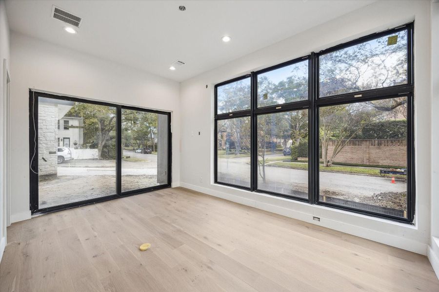 Spacious, unfurnished interior of a new home in , Houston (Image 20).