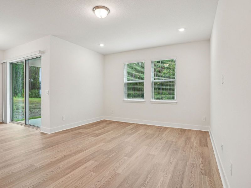 Spacious, unfurnished interior of a new home in Ridgehaven - Signature Series, Ormond Beach (Image 8).