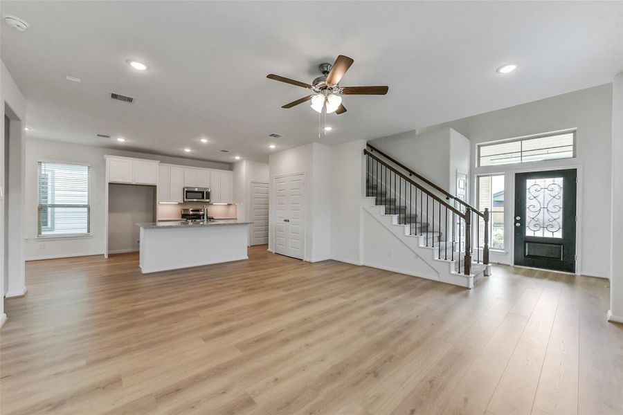 Spacious, unfurnished interior of a new home in , Houston (Image 23).