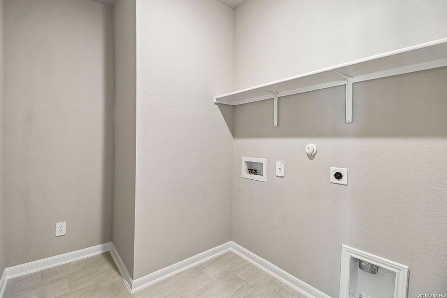 Spacious, unfurnished interior of a new home in Estancia Ranch - Premier Series, San Antonio (Image 40). Spacious, unfurnished interior of a new home in Estancia Ranch - Premier Series, San Antonio (Image 40).