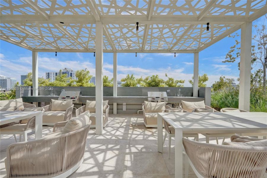 Community amenities in 72 Park, Miami (Image 42).