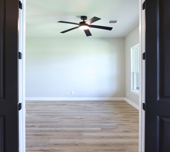 Spacious, unfurnished interior of a new home in , Angleton (Image 20).