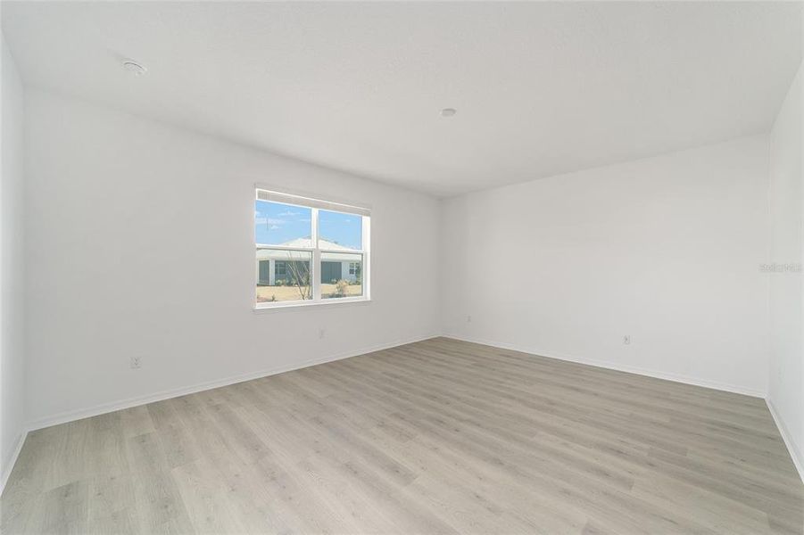 Spacious, unfurnished interior of a new home in , Ocala (Image 29).