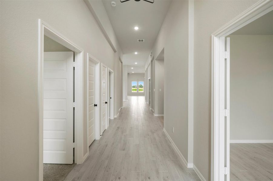 Welcoming foyer (*Photo not of actual home and used for illustration purposes only.)
