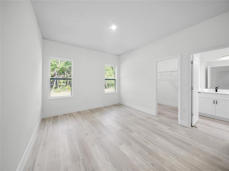 Spacious, unfurnished interior of a new home in , Citrus Springs (Image 22).