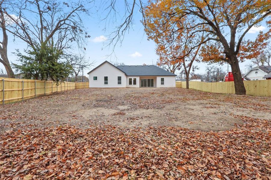 Exterior details and patio area of a home in , Dallas (Image 15).