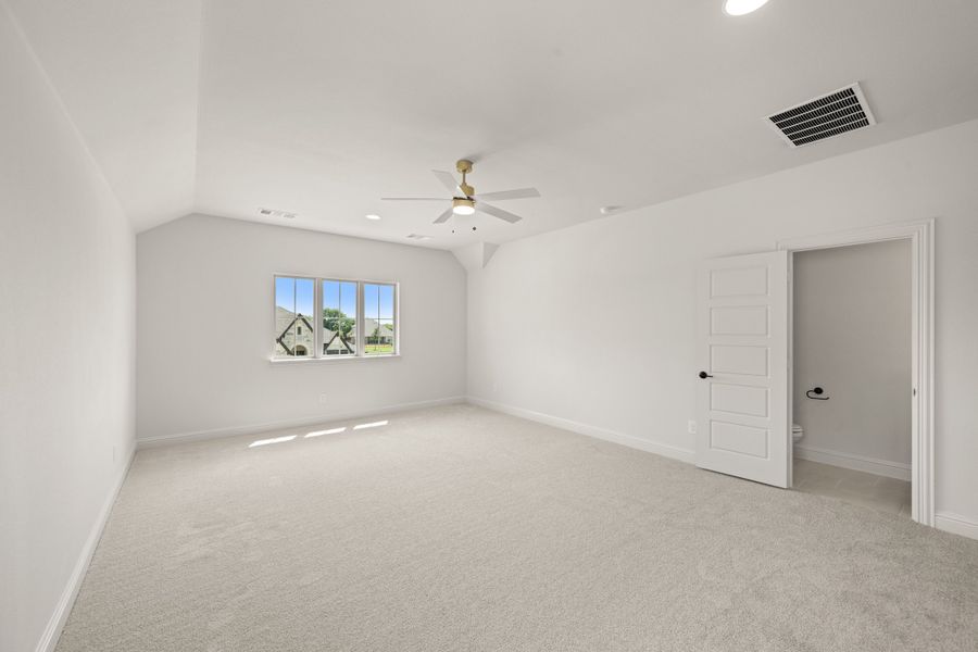 Spacious, unfurnished interior of a new home in Hayes Crossing, Midlothian (Image 18).