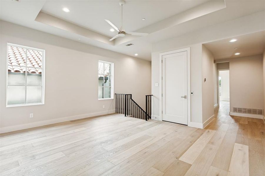 Spacious, unfurnished interior of a new home in , Westlake (Image 21).