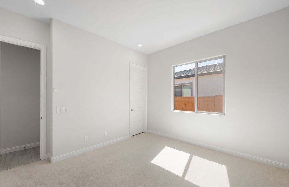 Spacious, unfurnished interior of a new home in Artisan at Asante, Surprise (Image 23).