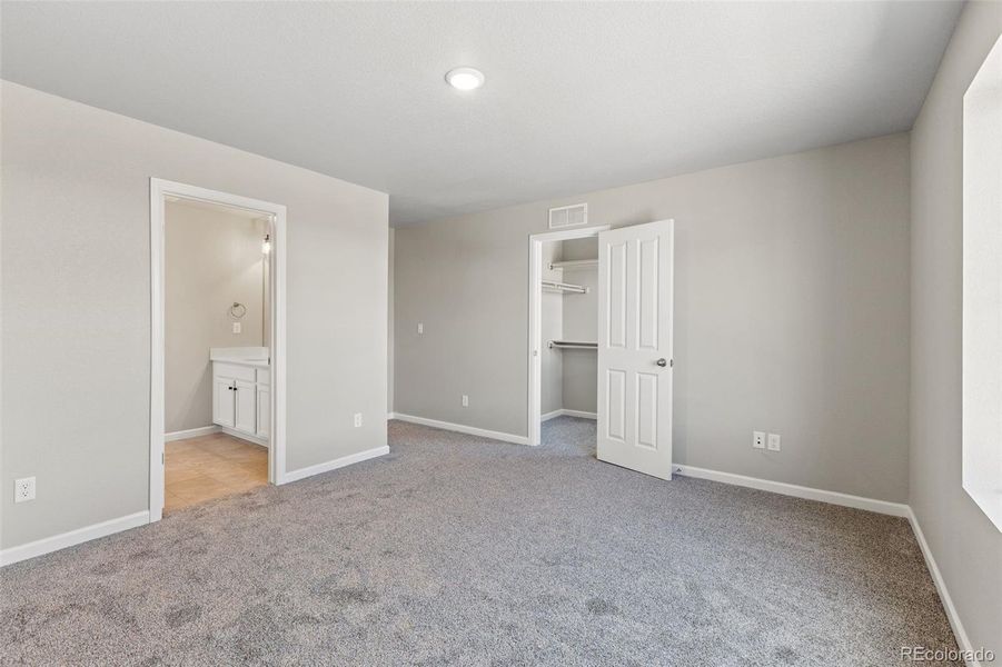 Spacious, unfurnished interior of a new home in Spring Valley, Longmont (Image 13).