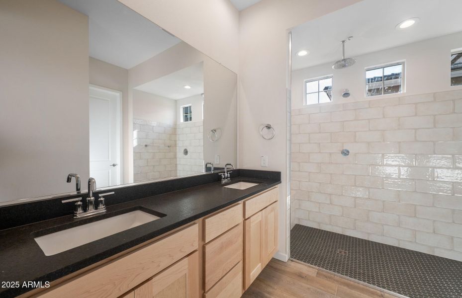 Owner's Bathroom Owner's Bathroom