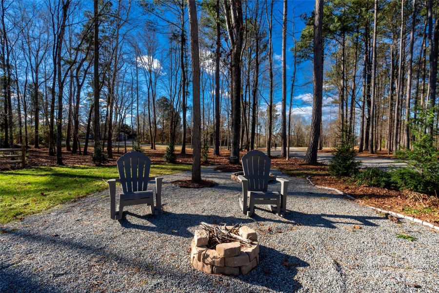 Community amenities in , Huntersville (Image 33). Community amenities in , Huntersville (Image 33).