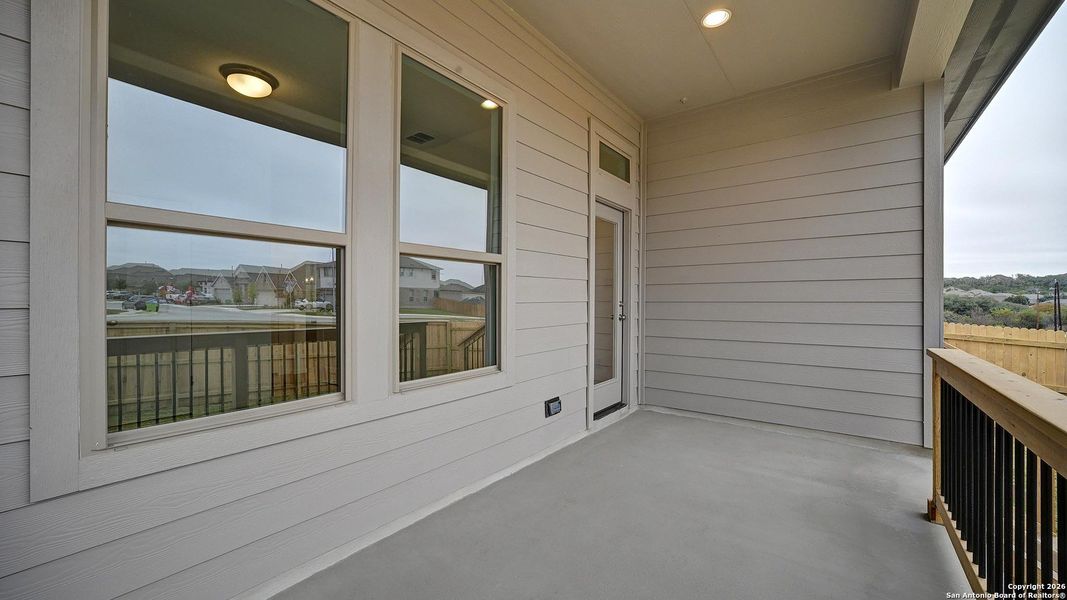 Exterior details and patio area of a home in Ladera 40', San Antonio (Image 26).